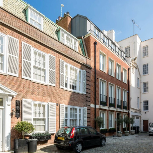 Lowndes Close