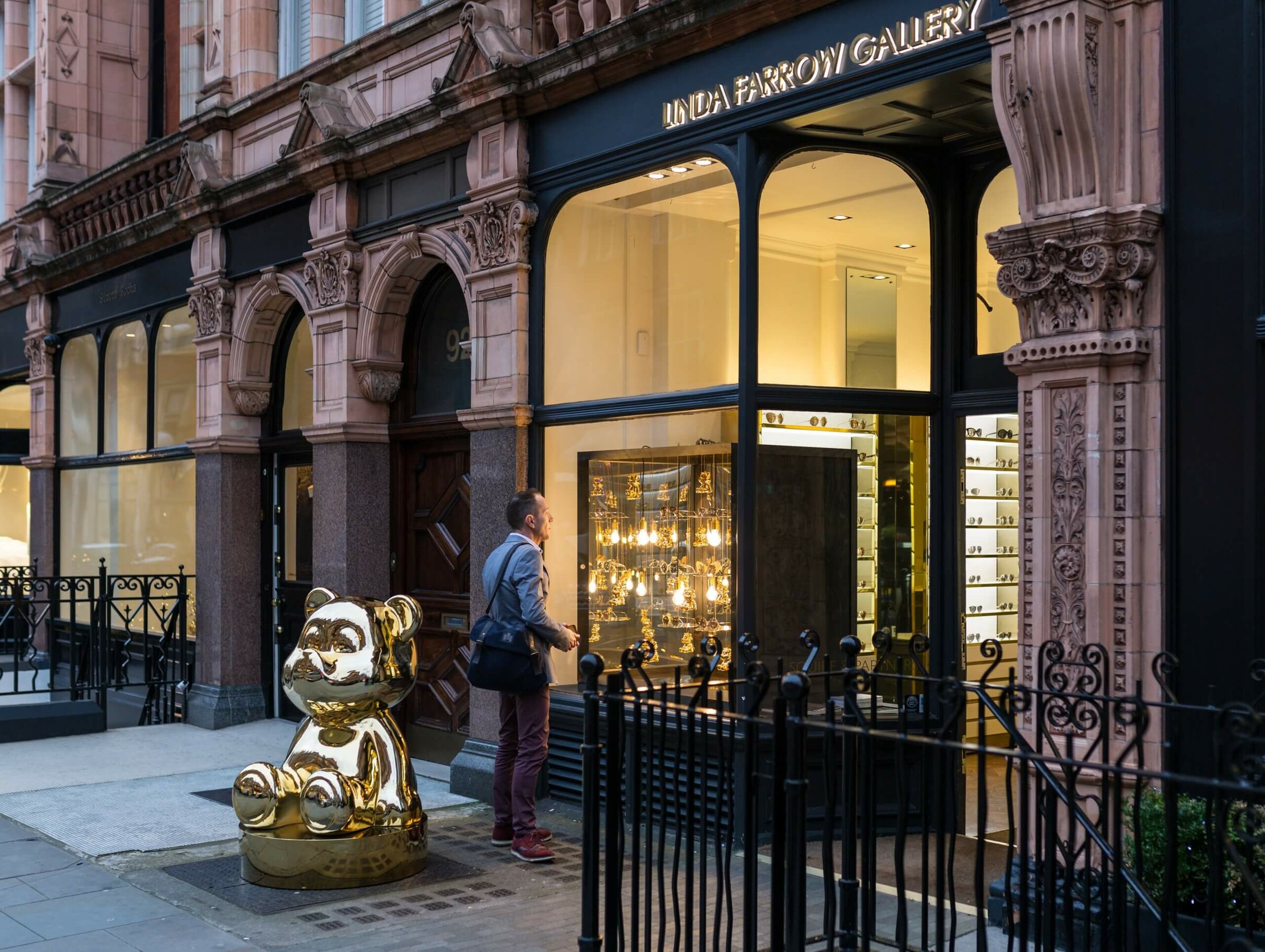 Linda Farrow, Mount Street Window – Squire & Partners