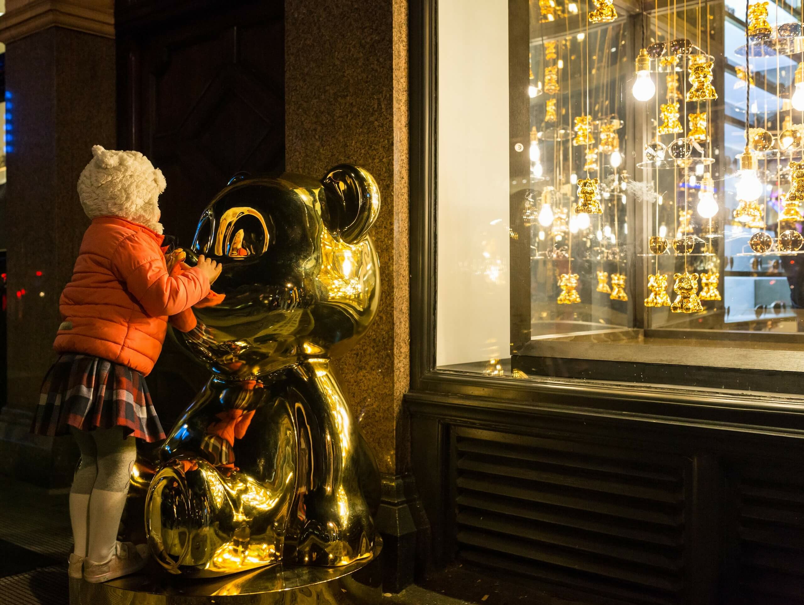 Linda Farrow, Mount Street Window – Squire & Partners
