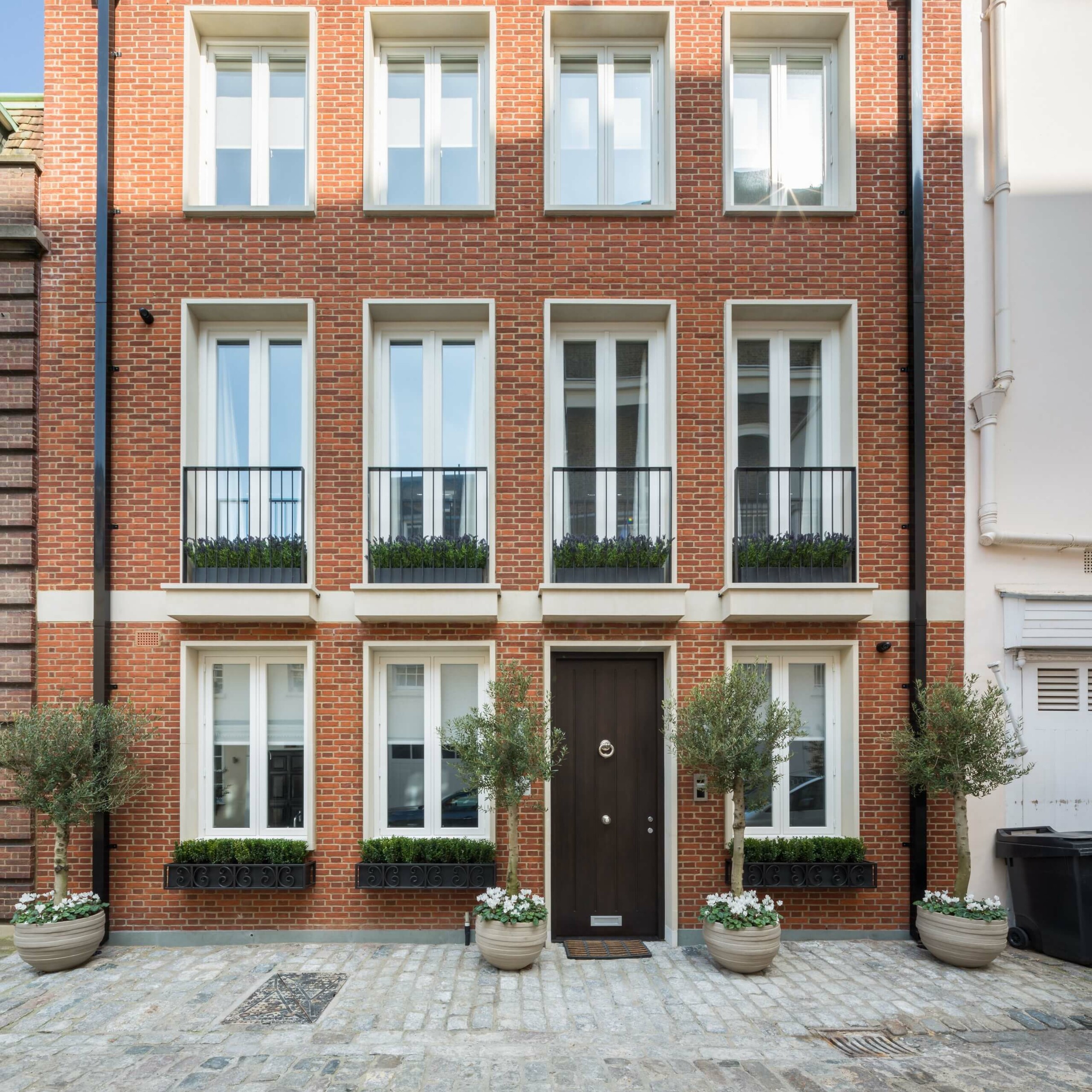 Lowndes Close – Squire & Partners