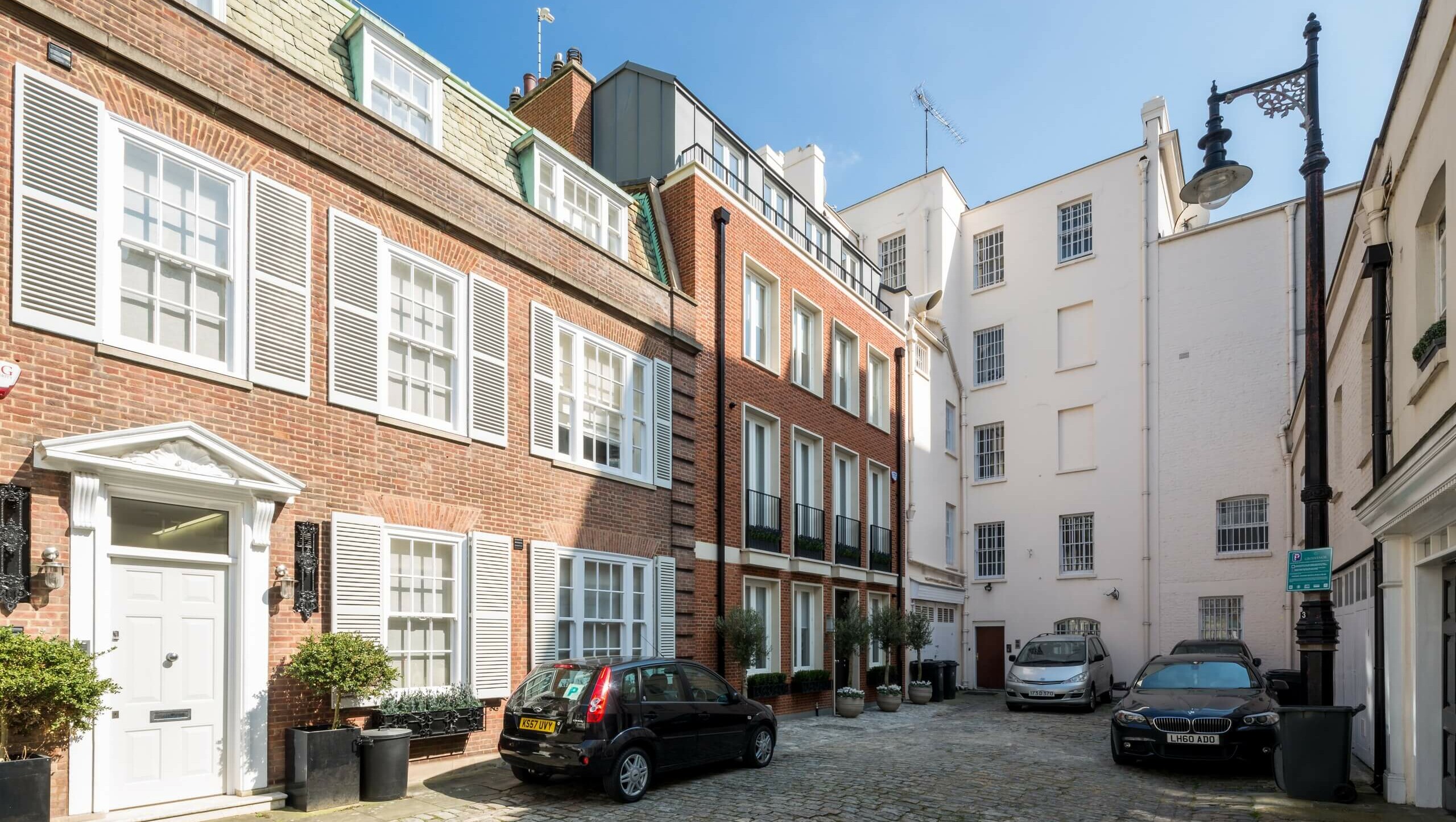 Lowndes Close – Squire & Partners