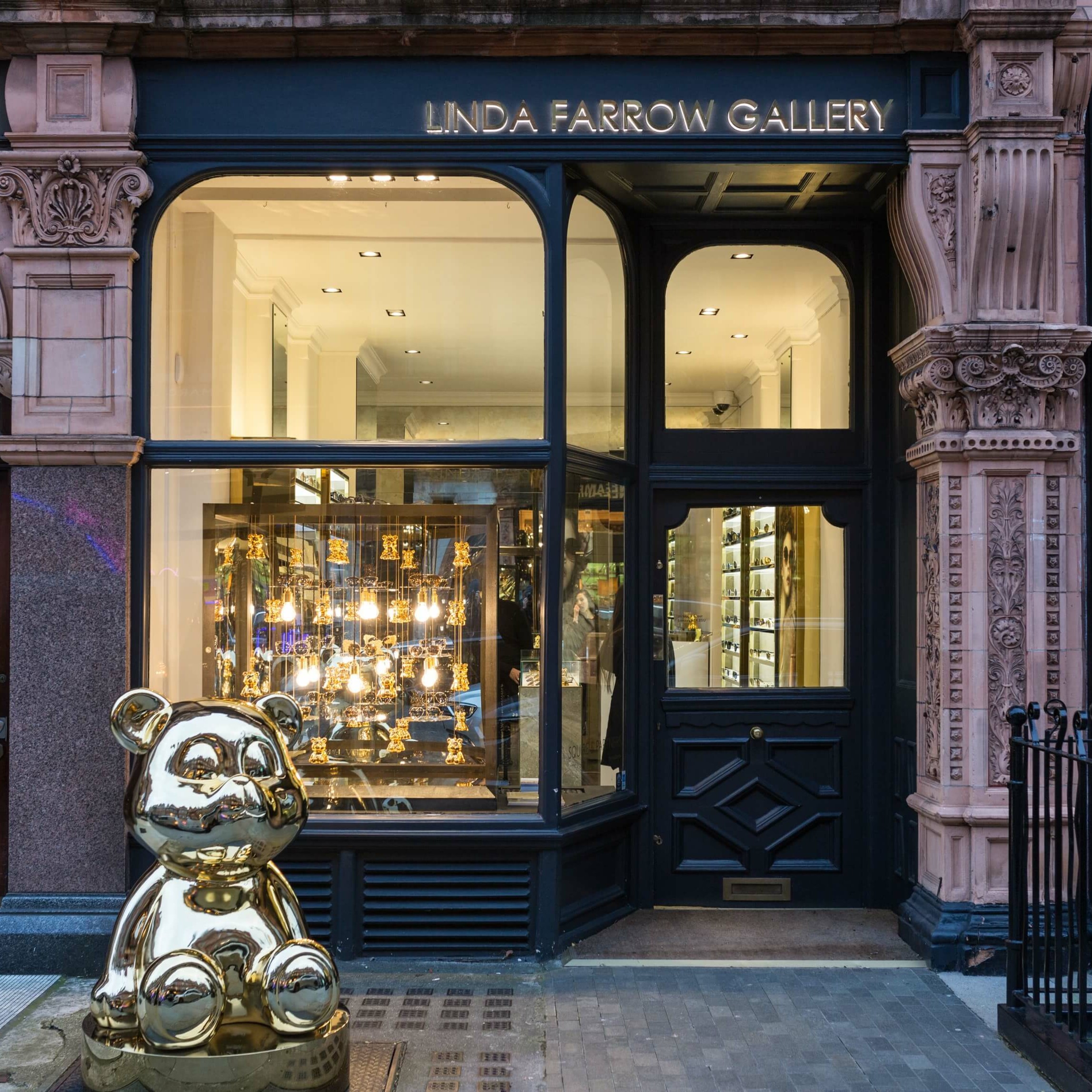 Linda Farrow, Mount Street Window – Squire & Partners