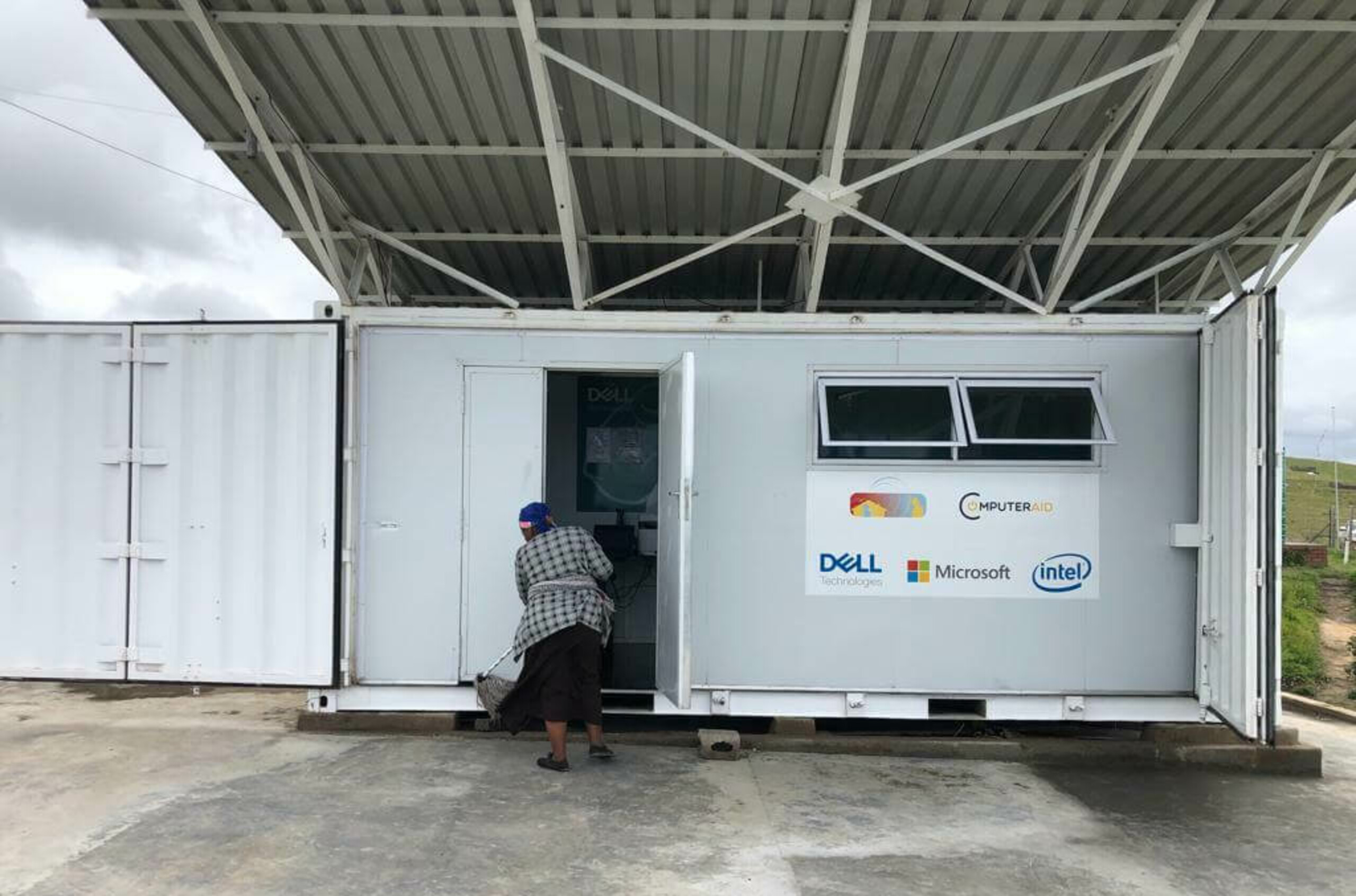 Solar Community Hub, Africa – Squire & Partners