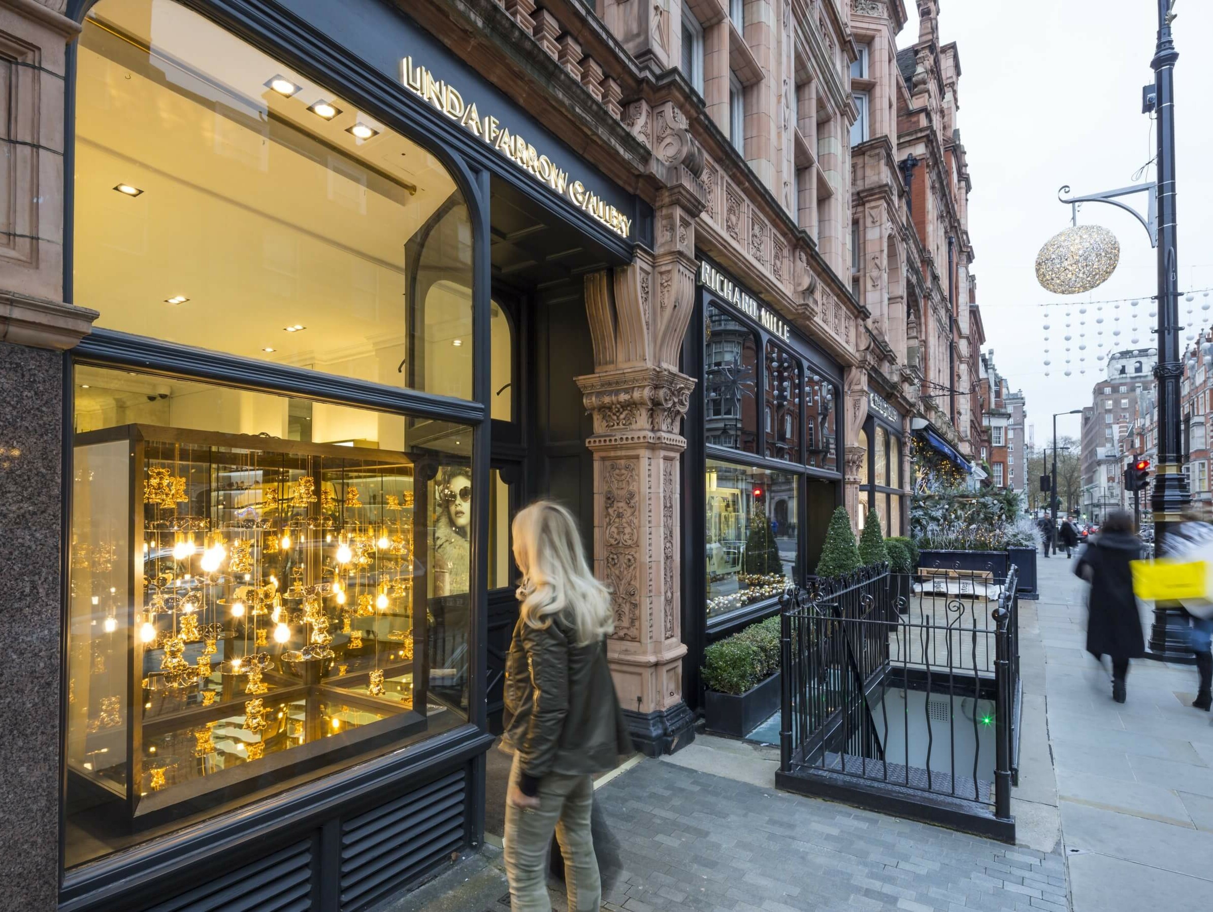 Linda Farrow, Mount Street Window – Squire & Partners